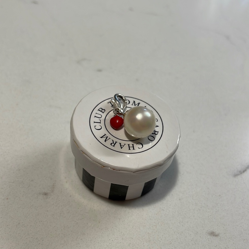 Thomas Sabo pearl charm with little red heart tag